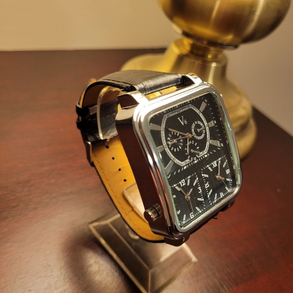 Brand New Black and Silver V6 Squared Men's Watch - Picture 3 of 4